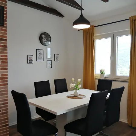Apartment Luka Grebastica
